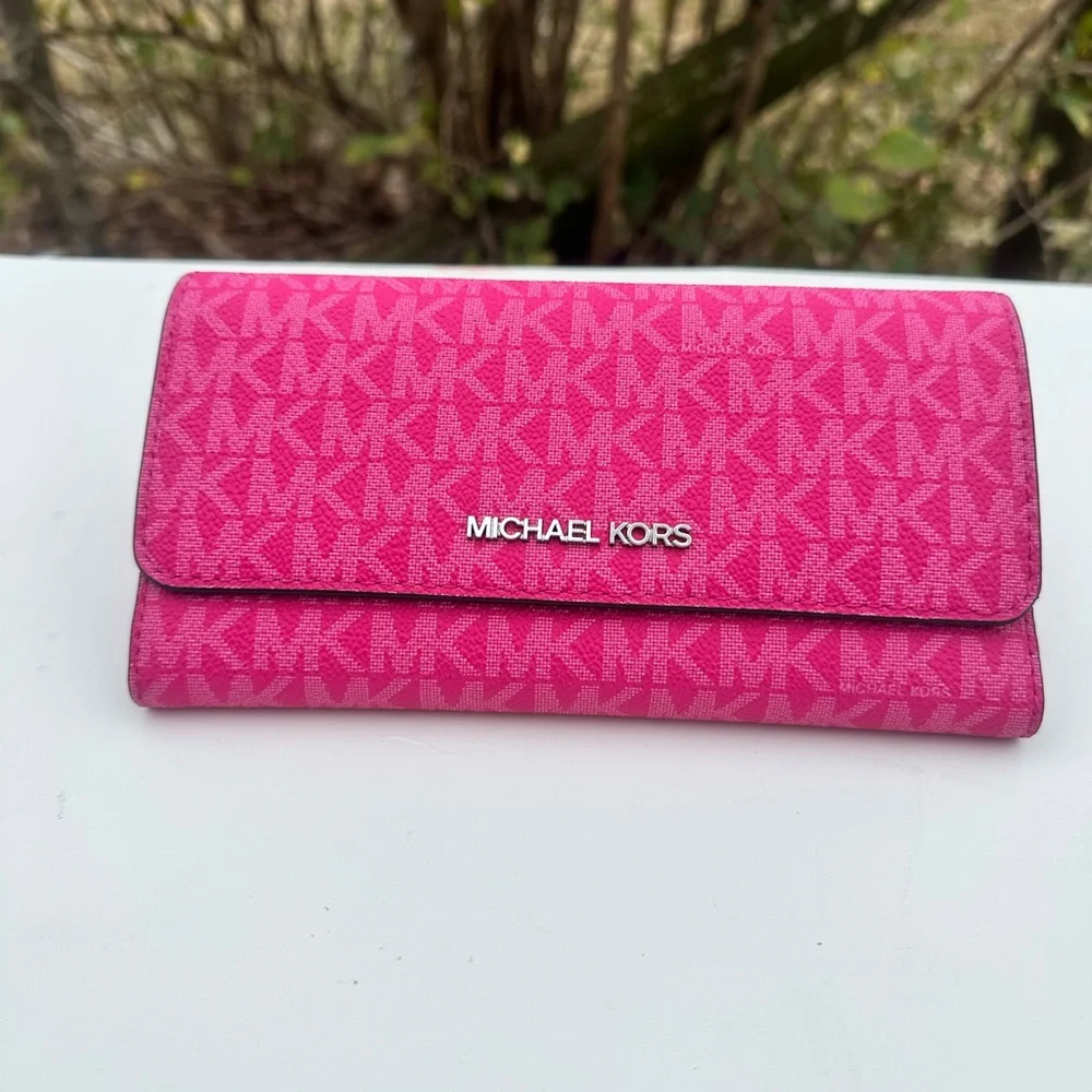 Michael Kors Jet Set Travel Large Bifold Wallet  Dragon Fruit Mk Logo - Picture 2 of 4